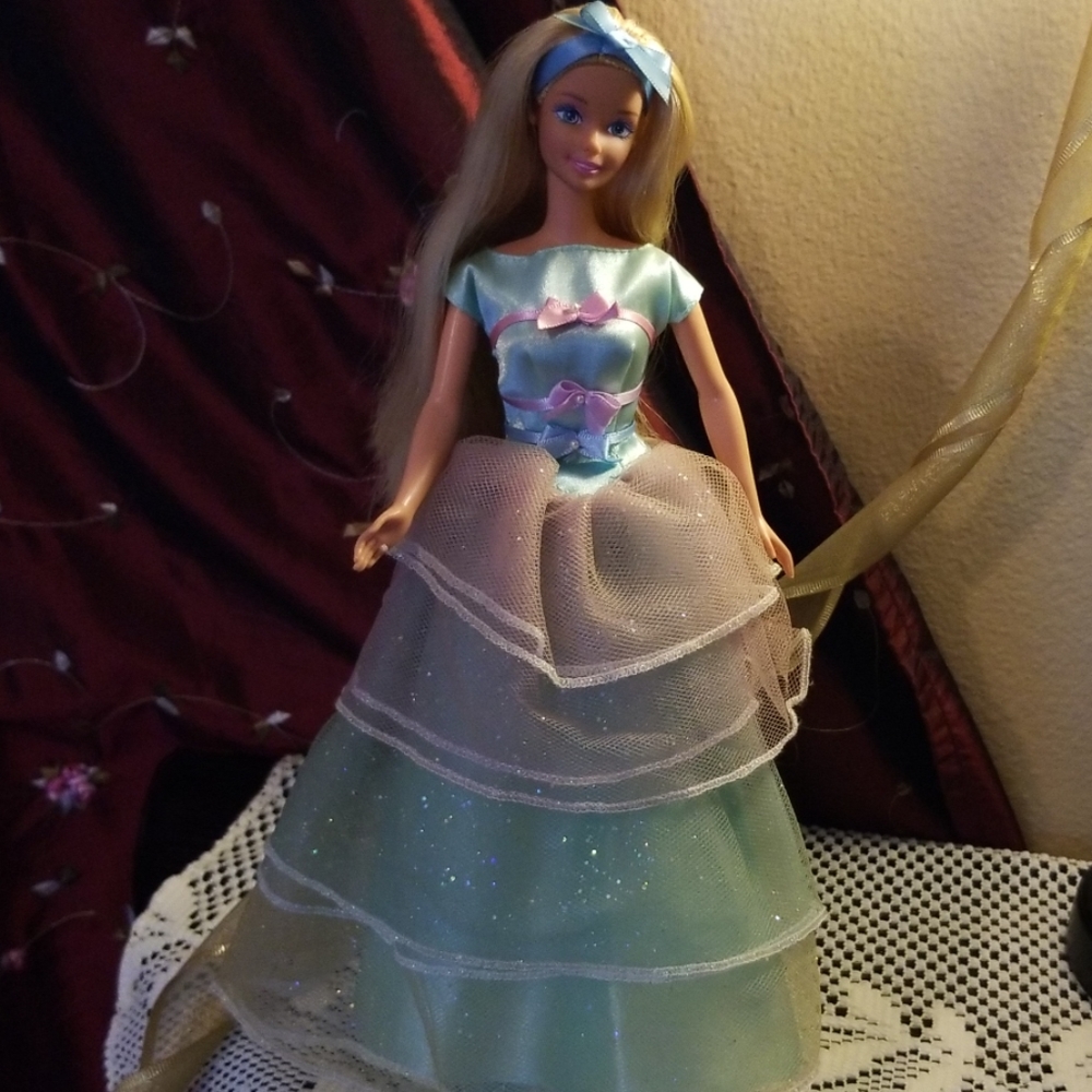 Springtime Tea Party Barbie Collection Edition - Picture 2 of 3